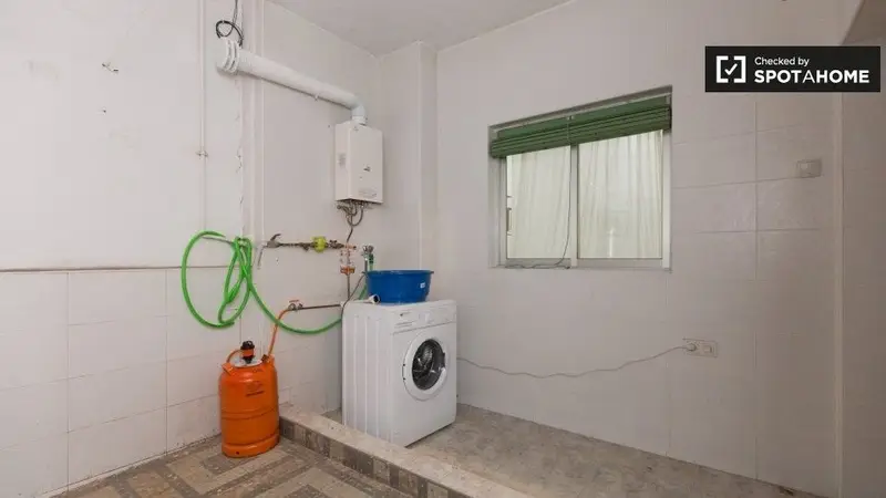 Apartamento 4 dormitorios 1 ba
Atico en Granada Spotahome
