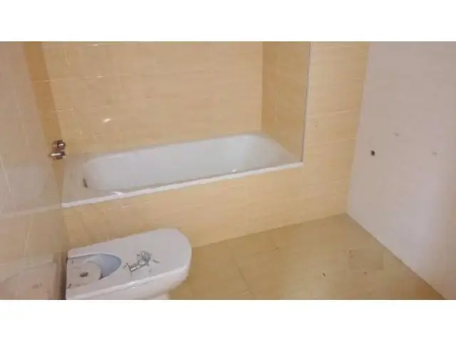 Casa Adosada en Castellar del Valles: 4 Dormitorios, Garaje y Terraza
