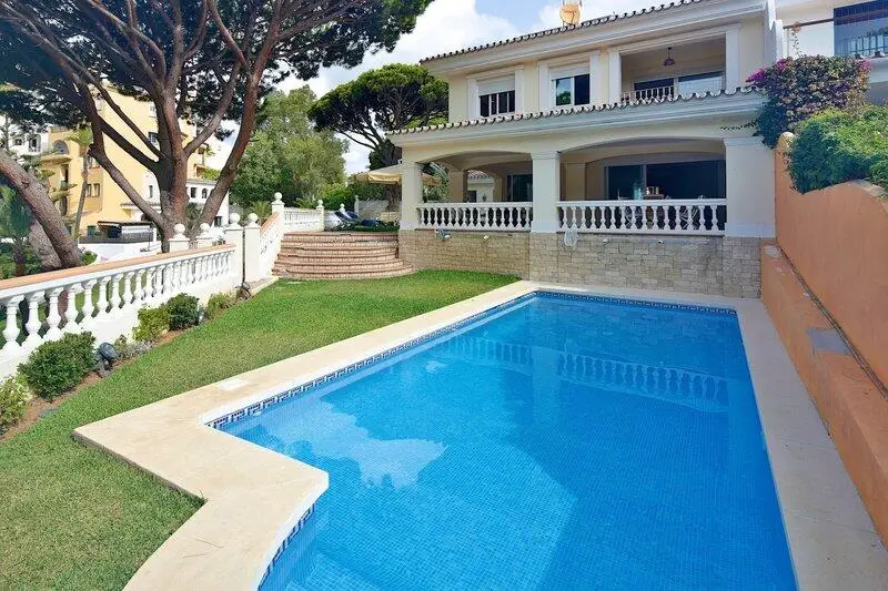 Villa en Venta Cabopino Málaga 5 Dormitorios Vistas al Mar