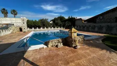 Finca Urbana en San Jose de la Rinconada con Piscina