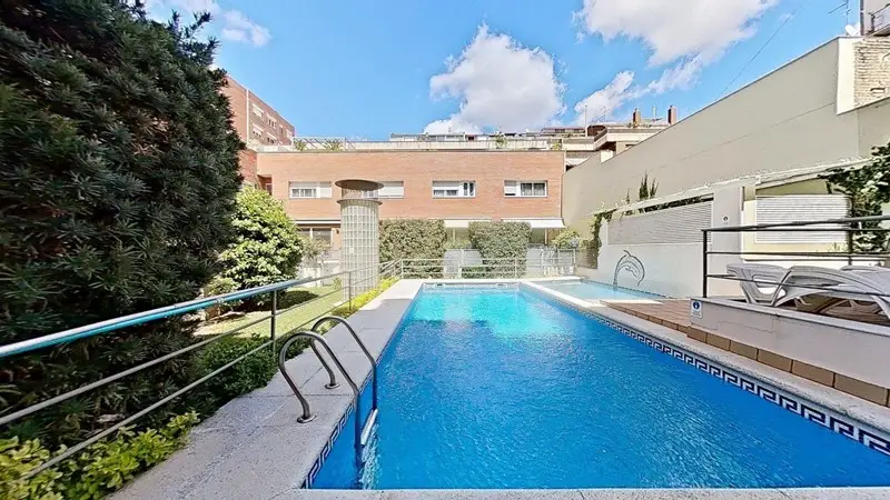 Vivienda con Terraza y Piscina en Barcelona