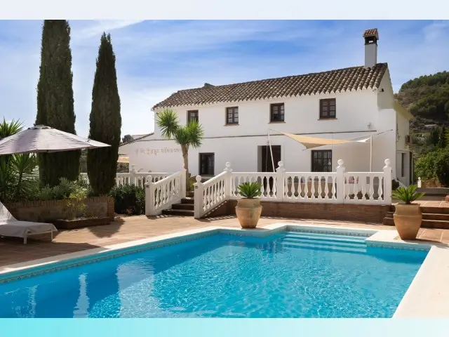 Piso de 6 Dormitorios en venta Casarabonela, España