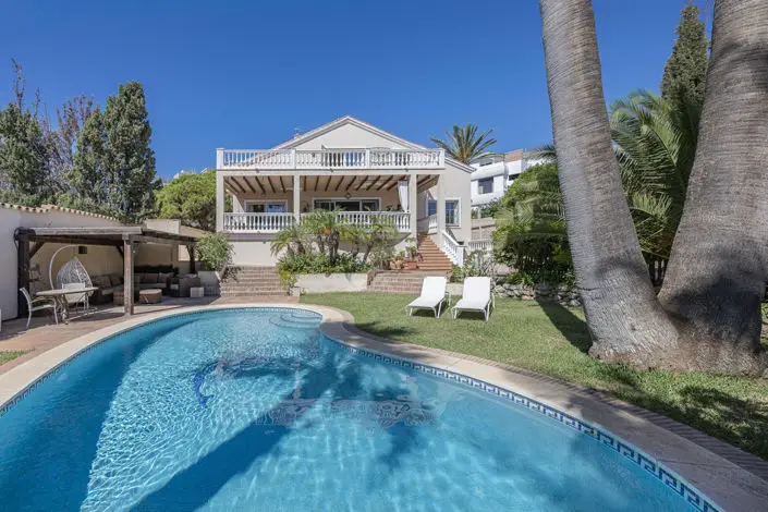 Villa en Venta Marbella Este 5 Dormitorios Cerca de la Playa