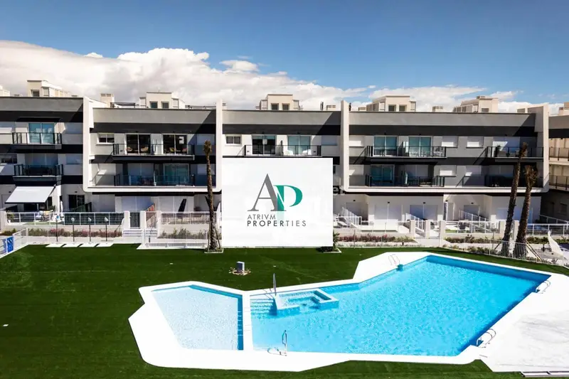 Planta Baja con Jardin y Piscina en Gran Alacant