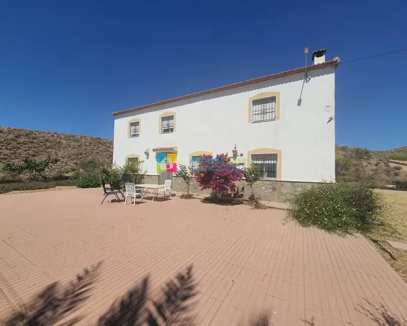 Finca Rustica con Tres Casas 11 Dormitorios Albox