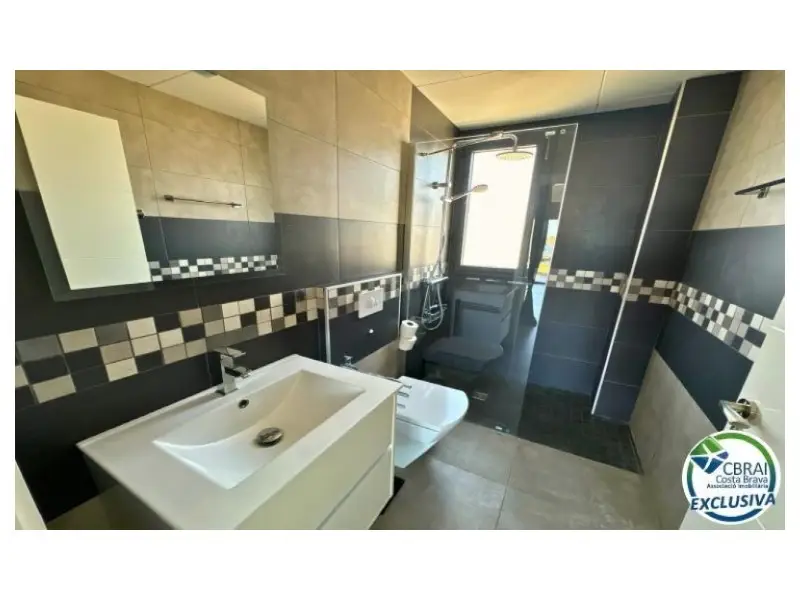 Venta Piso 2 Habitaciones Roses con Vistas al Mar y Licencia Turistica