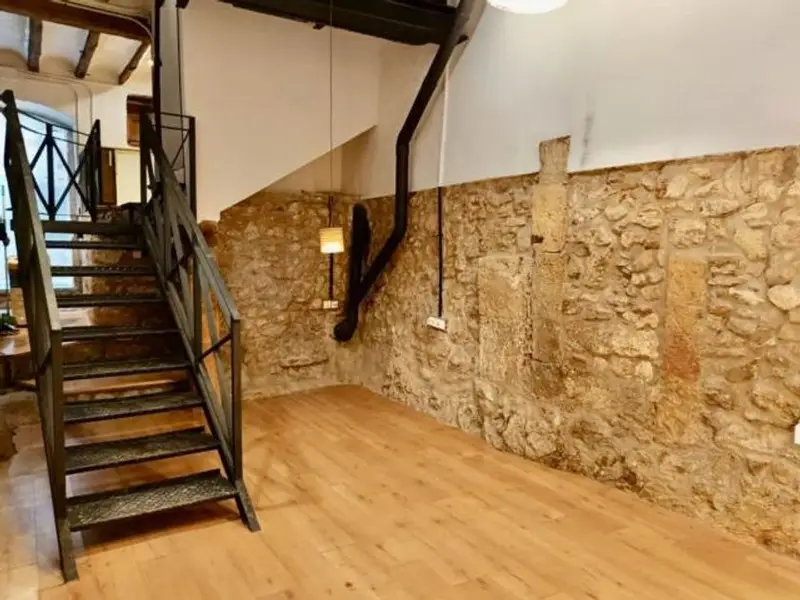 Chalet con Encanto Historico y Diseño Moderno en Tarragona