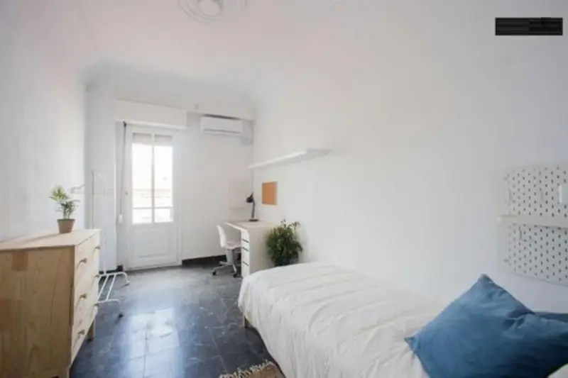 Habitacion Privada Chicas Balcon Aire Acondicionado Piso Reformado