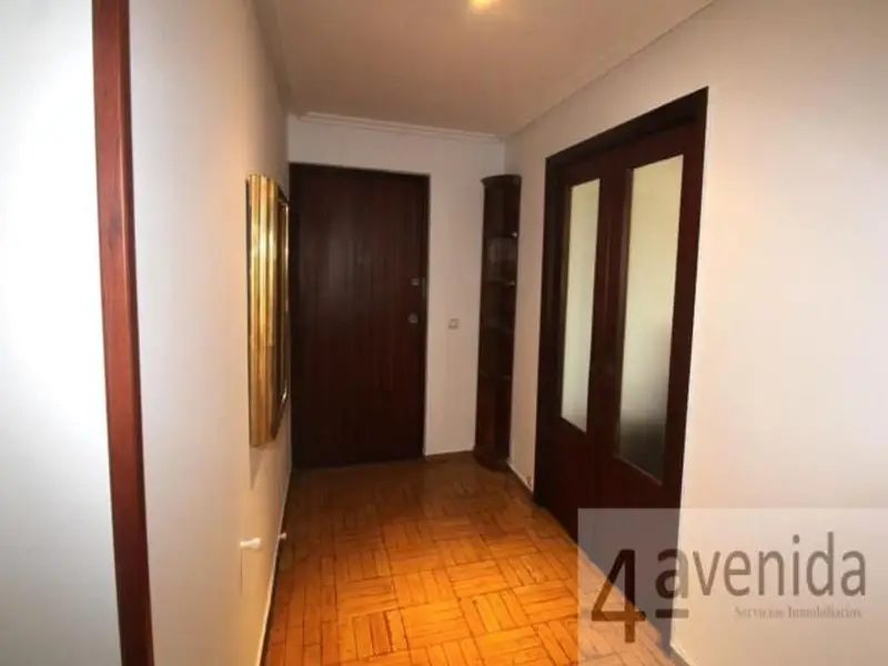 Piso amplio en Grado con 4 dormitorios y 2 baños