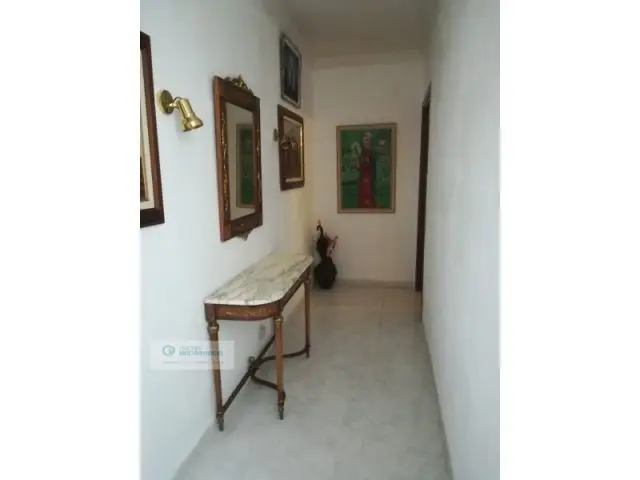 Piso en venta en el centro con 4 habitaciones y terraza