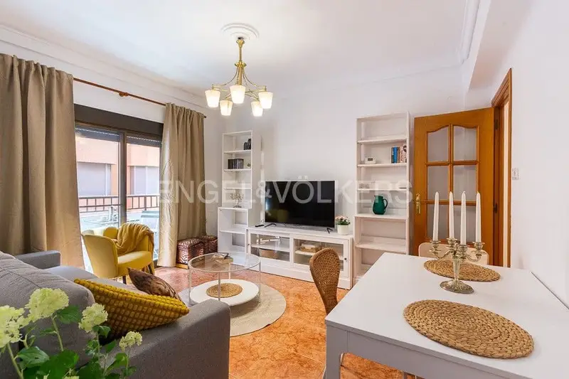 Apartamento en Alquiler en Jesús Valencia cerca del Metro