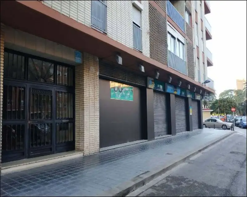 Local en Venta en Valencia Calle Tomas de Villarroya