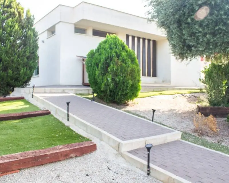Villa Pareada de Lujo en Costa Cálida 5 Dormitorios Piscina y Jardín