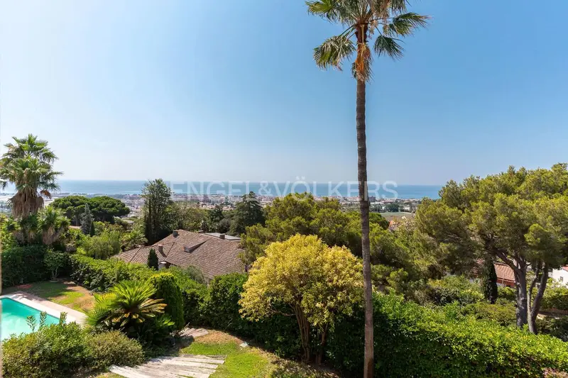 Chalet en Premià de Dalt con Vistas al Mar Piscina y Jardín
