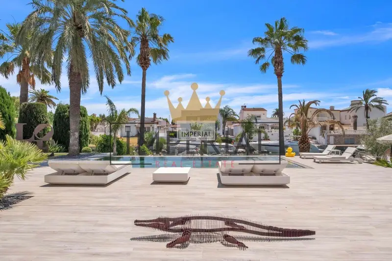 Casa en Venta Empuriabrava con Piscina y Amarre