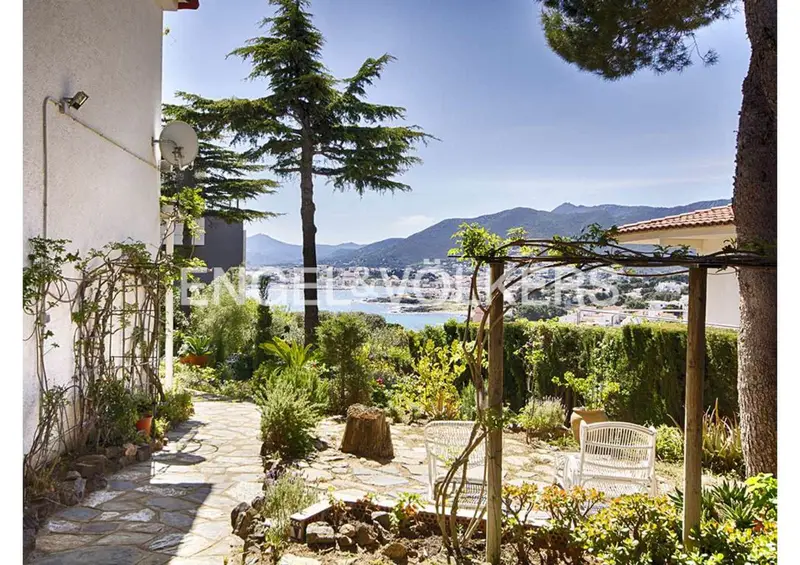 Chalet con Apartamento en Llançà Girona