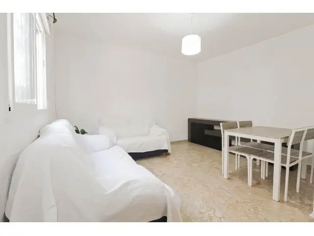 Casa de 2 Plantas en Motril Lista para Entrar a Vivir