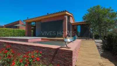 Chalet en venta en Caldes d'Estrac con vistas al mar