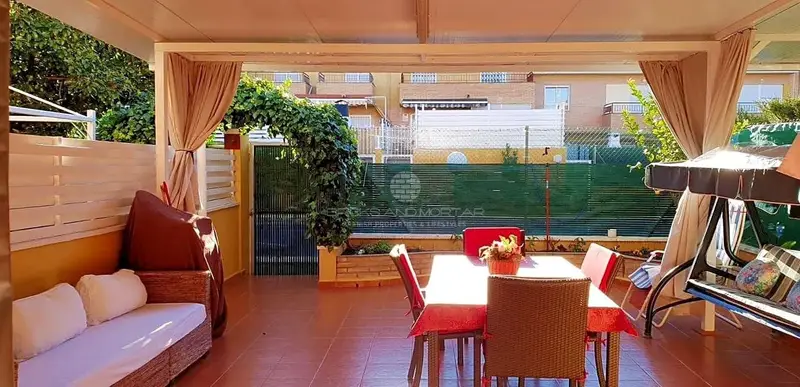 Chalet Adosado en Chiva Valencia 4 habitaciones 2 baños