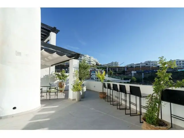 Apartamento en Venta en Benahavís con Vistas a la Montaña