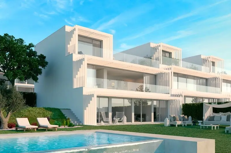 Villas de Lujo en Sotogrande con Vistas al Mar y Golf