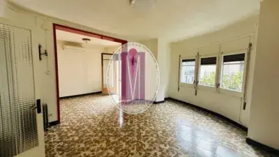 Piso en venta en Cornellá 138m2 4 habitaciones terraza y parking