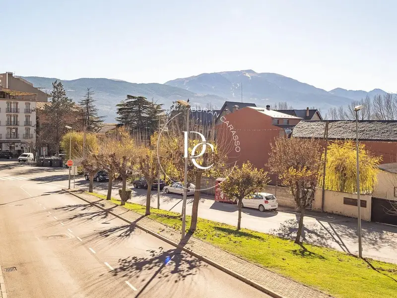Casa adosada en venta en el centro de Puigcerda