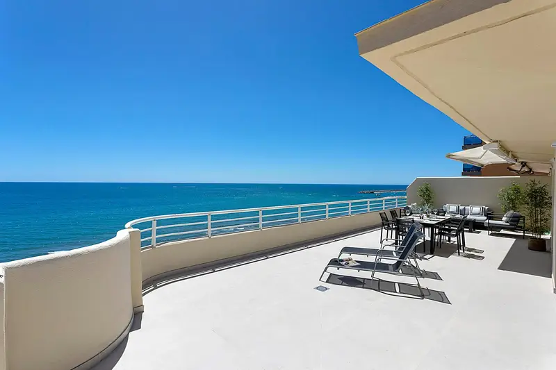 Apartamento 3 Dormitorios Alquiler Fuengirola Primera Linea de Playa