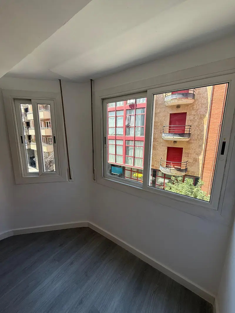 Piso en venta. Reformado a estrenar, exterior a calle con mucha luz natural, amplio, edificio en buen estado, gran oportunidad por zona.