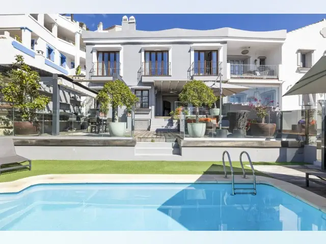 Casa-Villa de 5 Dormitorios en venta Benahavis, España