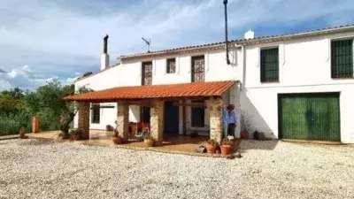 Finca Rustica con Casa de 300m2 y 38,5 Hectareas en Galaroza