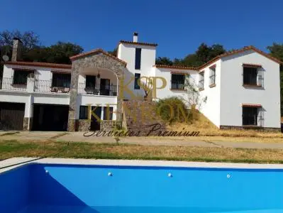 Chalet de Lujo en Cortegana 5 Dormitorios 3 Banos