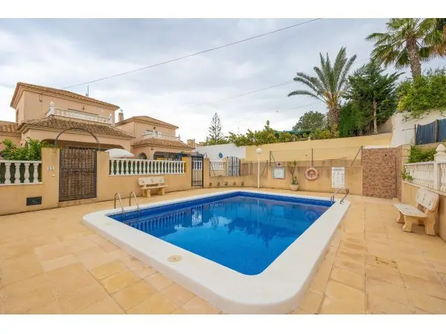 Chalet 3 Dormitorios Villamartin Jardin Piscina Comunitaria