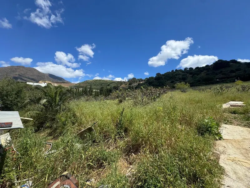 Terreno en venta Estepona con vistas al mar y piscina