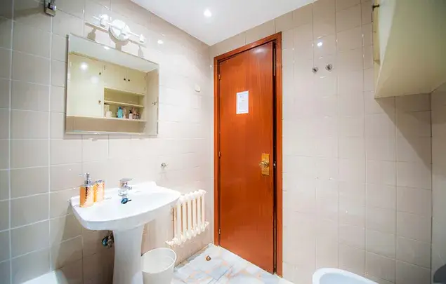 Habitacion 28m2 con Baño Privado en Bilbao Piso Reformado 110m2