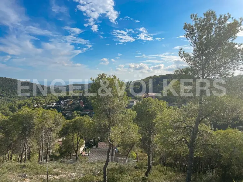 Parcela con Proyecto Casa 110m2 y Piscina en Canyelles Barcelona