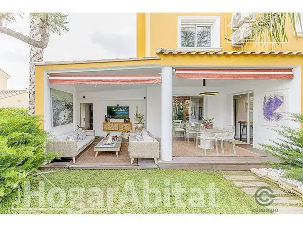 Chalet Reformado con Piscina Jardin y Garaje en Valencia