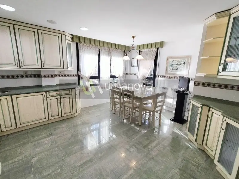 Venta Chalet con piscina en Lardero