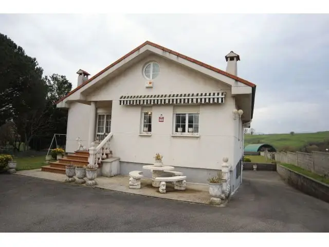 Chalet en Venta Hinojedo Cantabria Amplia Propiedad 10000m2