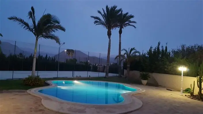 Villa 5 Dormitorios 540m2 Jardin Piscina Venta