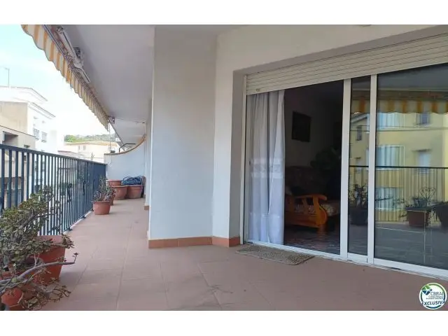 Apartamento en Llançà Centro con 3 Habitaciones y Terraza