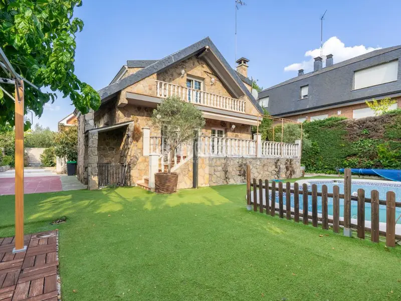 Casa en Venta Colmenar Viejo Jardin Piscina Garaje