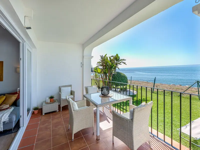 Apartamento en Primera Linea de Playa El Faro 2 Dormitorios