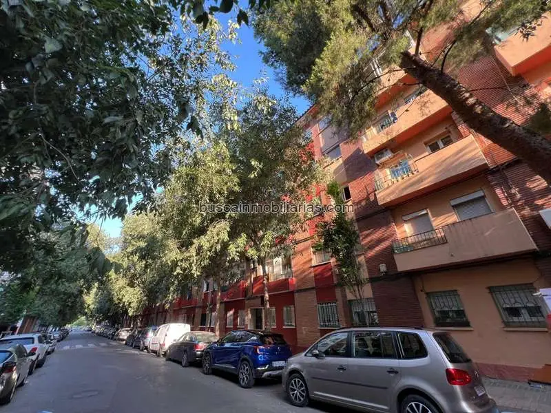Piso en Venta en Zaragoza: 2 Dormitorios, Terraza y Cocina Reformada