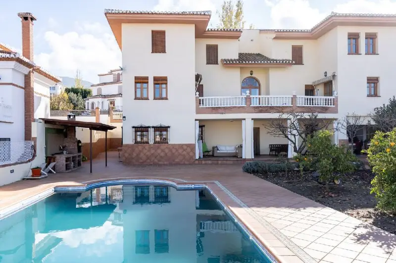 Venta Chalet Lujoso Monachil 459m2 5 Dormitorios Piscina Jardin