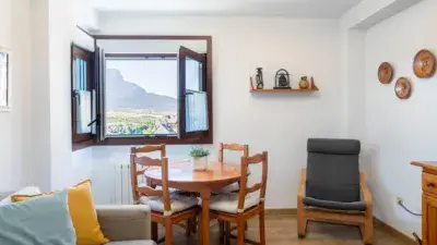 Piso Reformado en Jaca con Vistas a Oroel