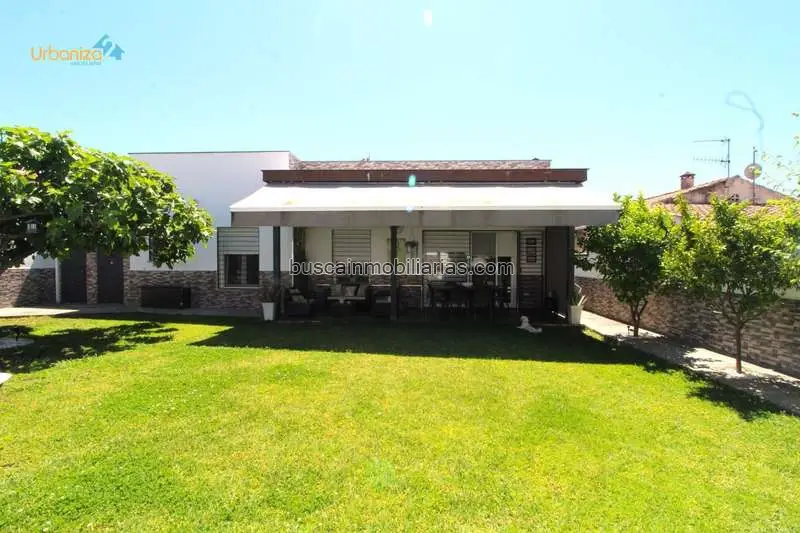 Chalet en venta en Badajoz: 4 dormitorios, piscina, jardin, ideal familias