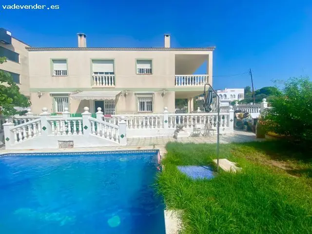 Chalet en Alcanar a 50m del Mar con Piscina y Garaje