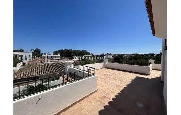 Villa de Lujo en San Pedro Alcántara 5 Dormitorios Piscina y Jardín