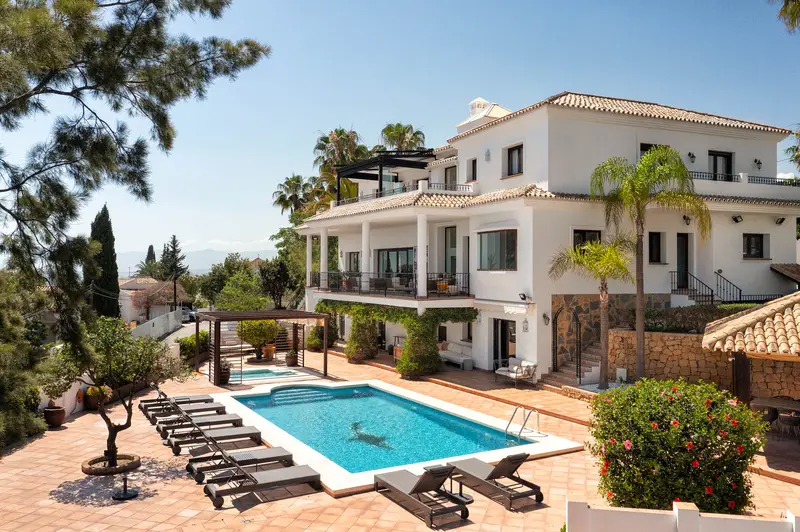 Villa de Lujo 6 Dormitorios Marbella Vistas al Mar Piscina Jacuzzi